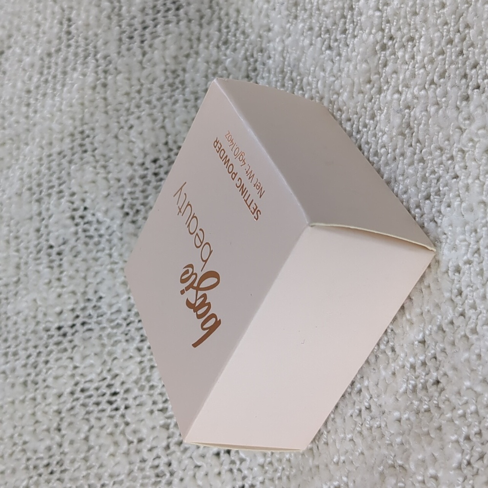 Basic Beauty Setting Powder in Banana, 4g/0.14oz - Picture 8 of 9